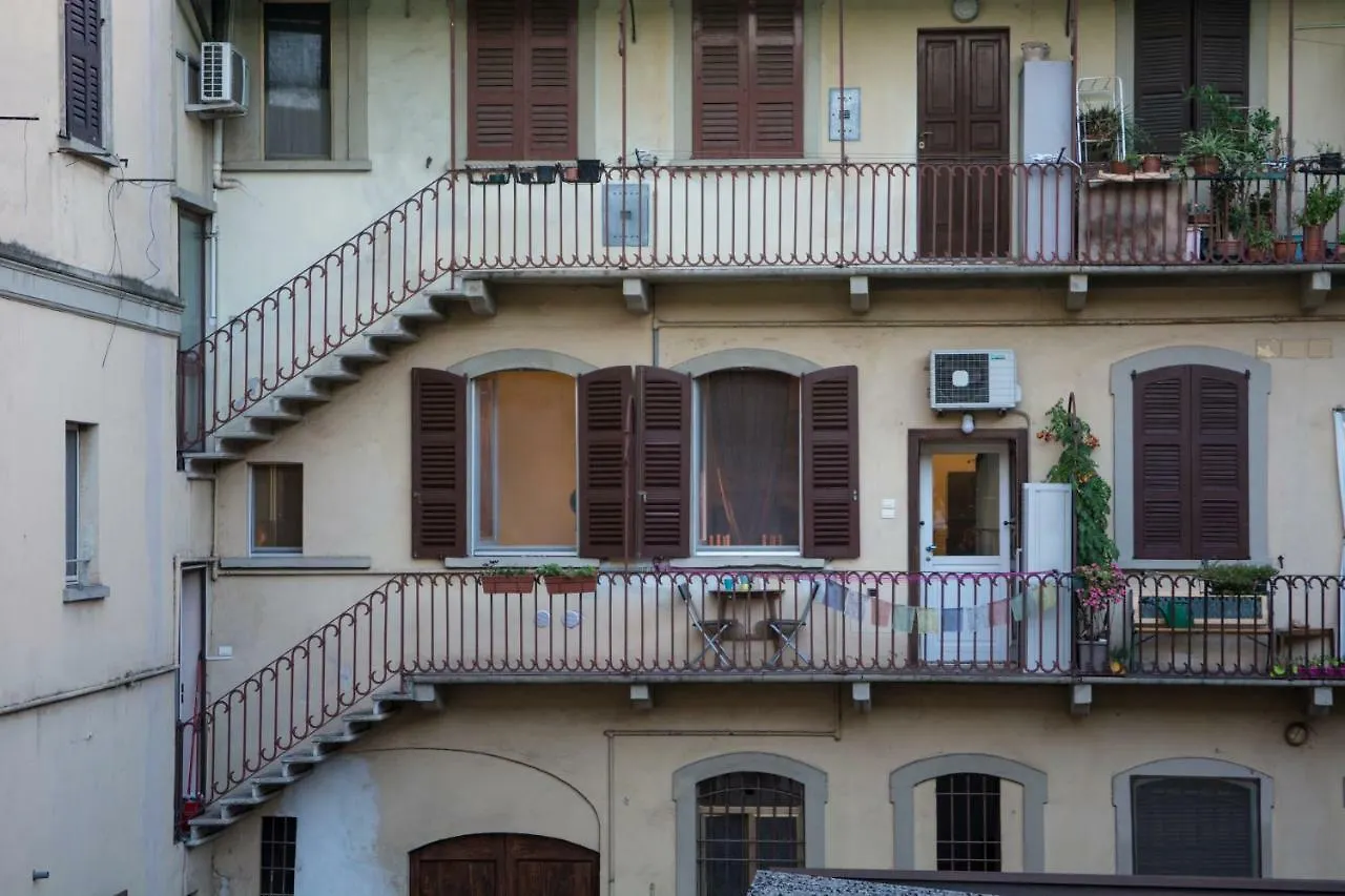 Apartment Casa Galattica Per Autostoppisti Cremona