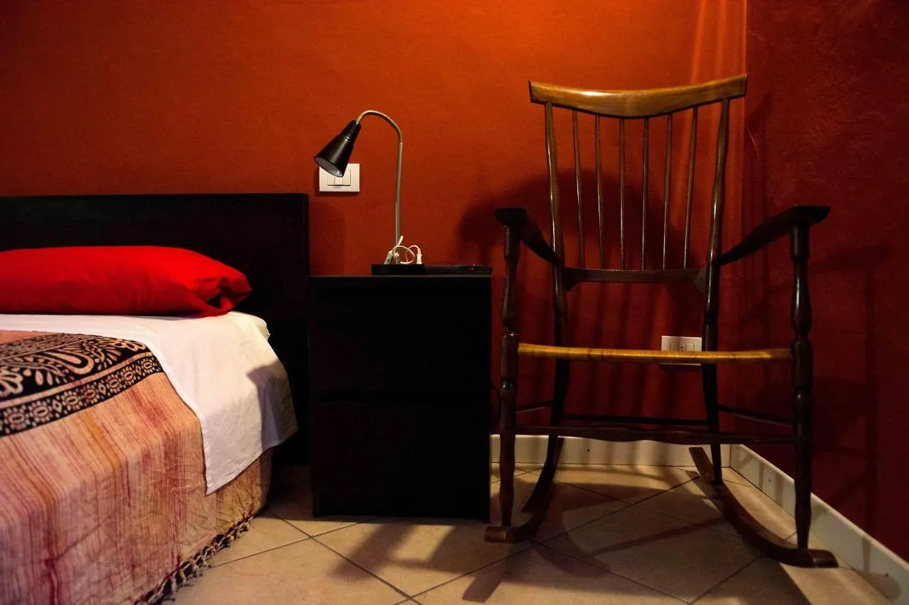 Apartment Casa Galattica Per Autostoppisti Cremona Italy
