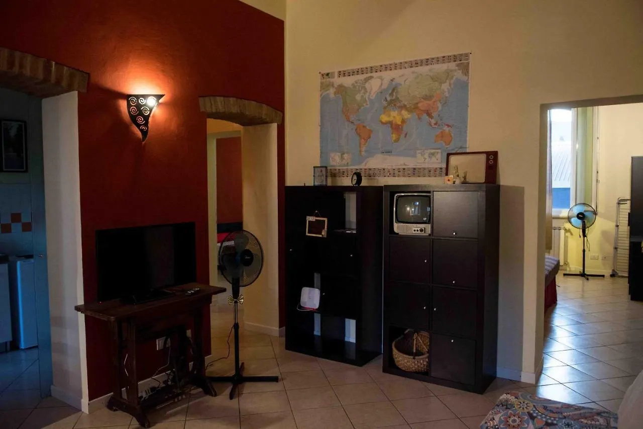 Apartment Casa Galattica Per Autostoppisti Cremona
